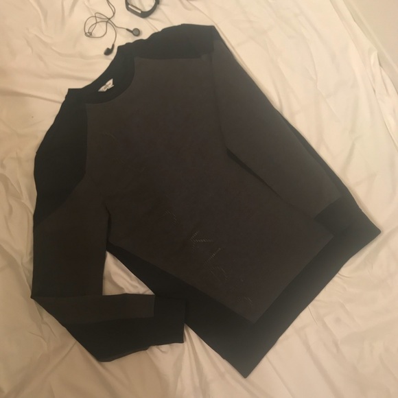 💥Sold💥Calvin Klein, Chic Men’s graphic pullover! - Picture 3 of 4